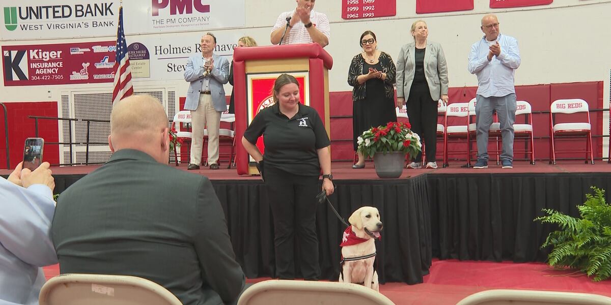 PHS holds “pup rally” to help introduce their new therapy dog