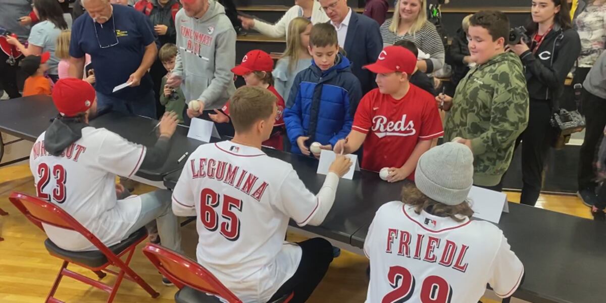 Cincinnati Reds Caravan Stops In Ravenswood cincinnati-reds-caravan-stops-in-ravenswood